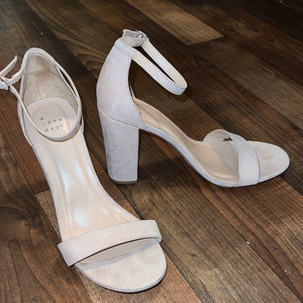 a new day Beige Ankle Strap chunky Heels size 9 casual